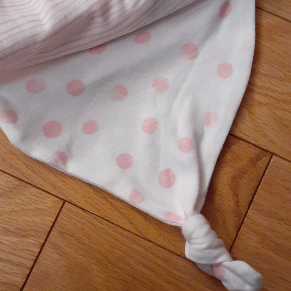Nwt Baby hats 6-12 months - Picture 2 of 3